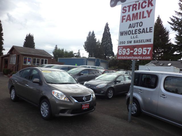 2012 Nissan Versa lLk 3RD ROW Seating