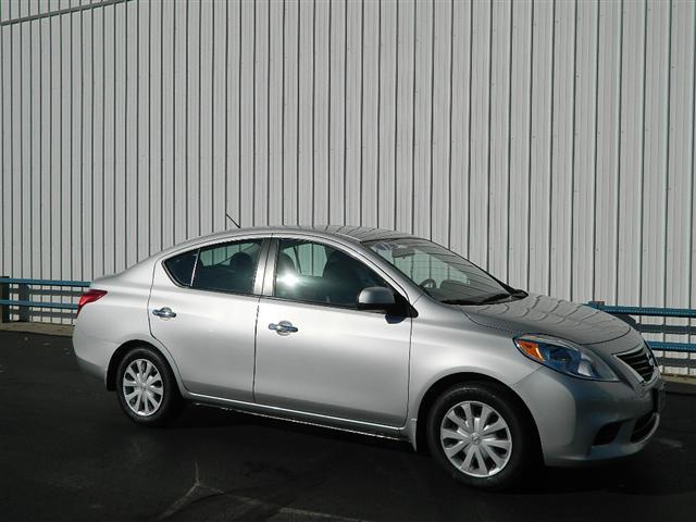 2012 Nissan Versa 745lilow Milesmint Condtionclean Carfax Se