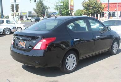 2012 Nissan Versa LT 5 1/4 Ft