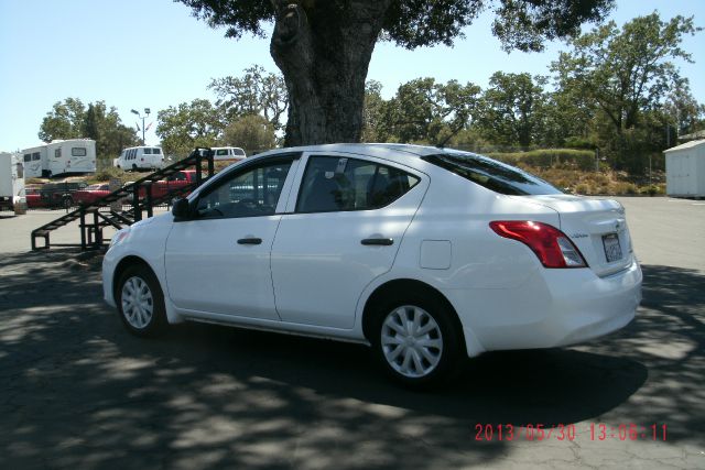 2012 Nissan Versa LT 5 1/4 Ft