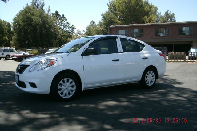 2012 Nissan Versa LT 5 1/4 Ft