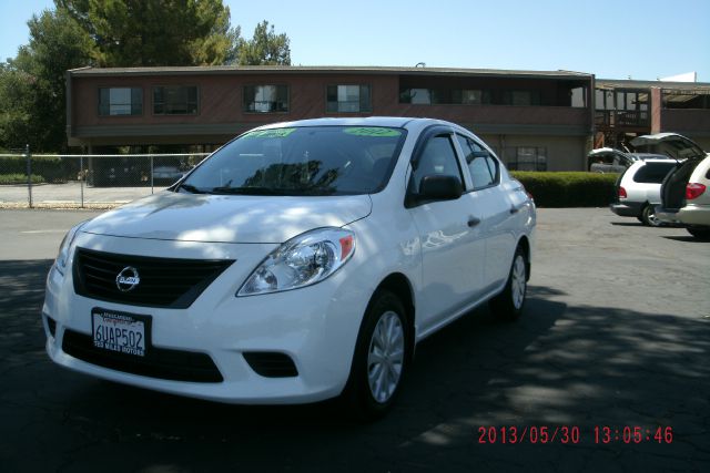 2012 Nissan Versa LT 5 1/4 Ft