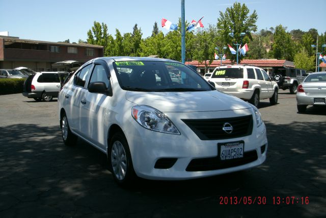 2012 Nissan Versa LT 5 1/4 Ft