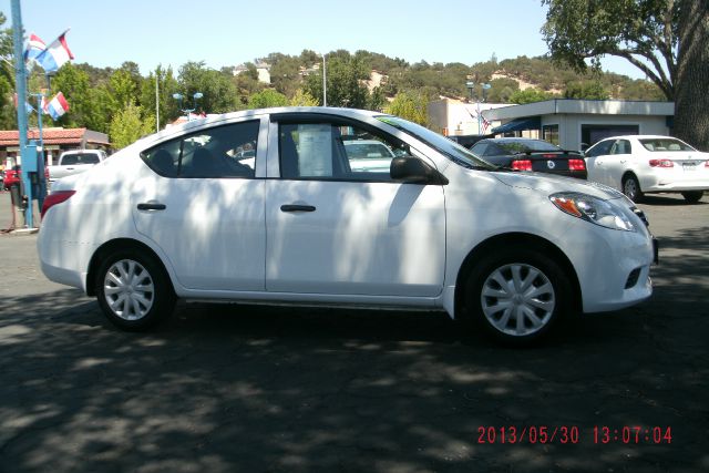 2012 Nissan Versa LT 5 1/4 Ft