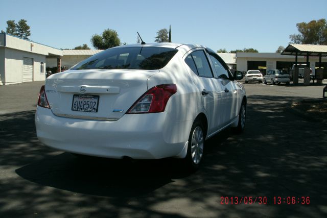 2012 Nissan Versa LT 5 1/4 Ft