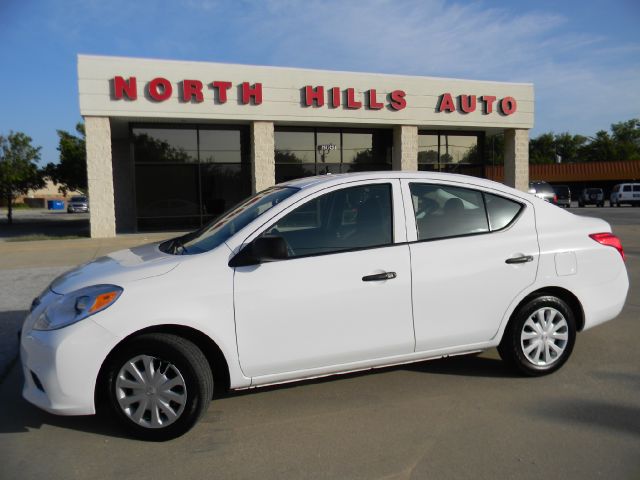 2012 Nissan Versa LT 5 1/4 Ft