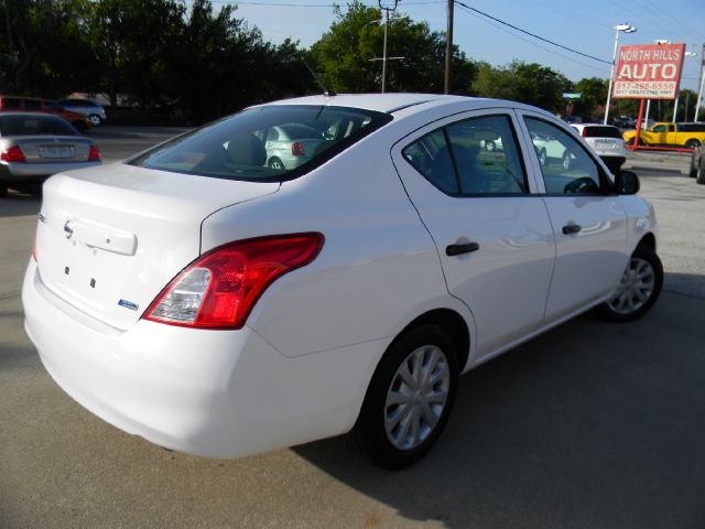 2012 Nissan Versa LT 5 1/4 Ft