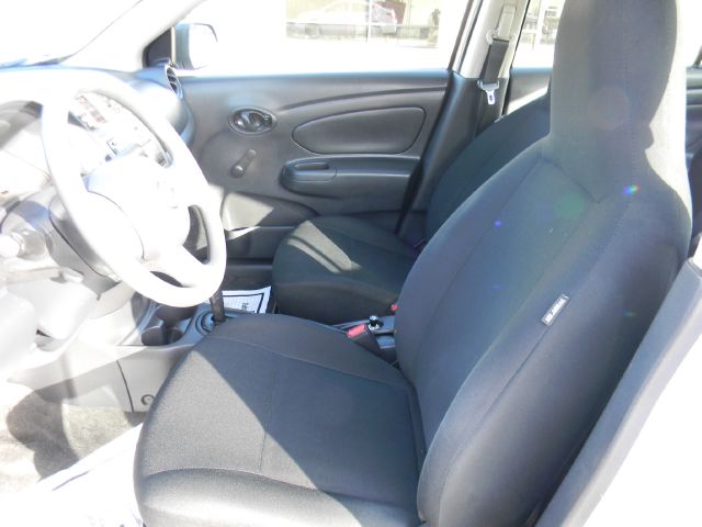 2012 Nissan Versa LT 5 1/4 Ft