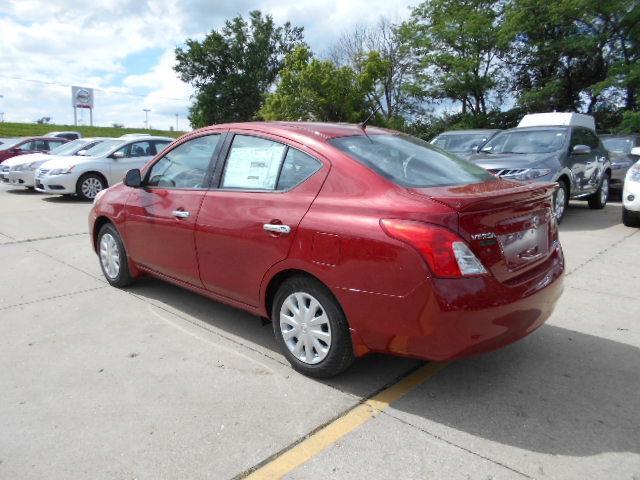 2014 Nissan Versa 745lilow Milesmint Condtionclean Carfax Se