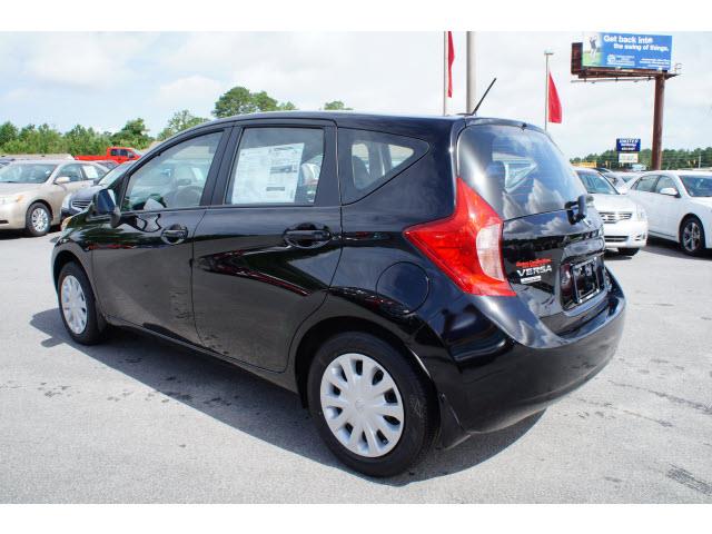 2014 Nissan Versa Note LX FWD Sedan