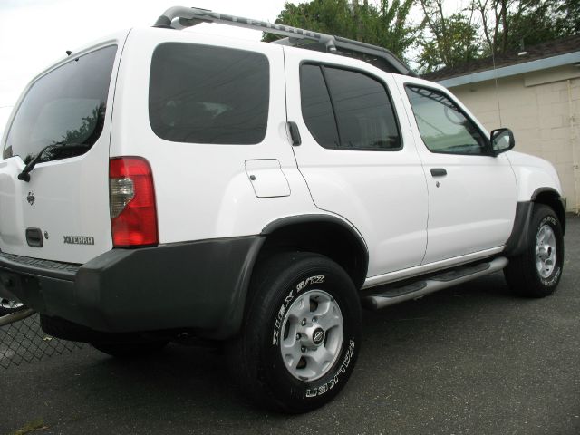 2000 Nissan Xterra AWD W/leatherroof (7pass)