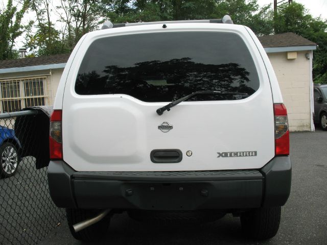 2000 Nissan Xterra AWD W/leatherroof (7pass)