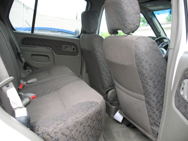 2000 Nissan Xterra AWD W/leatherroof (7pass)