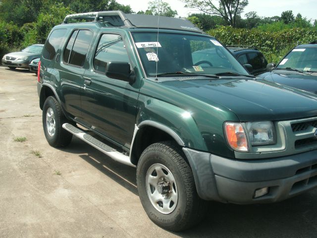 2000 Nissan Xterra AWD W/leatherroof (7pass)