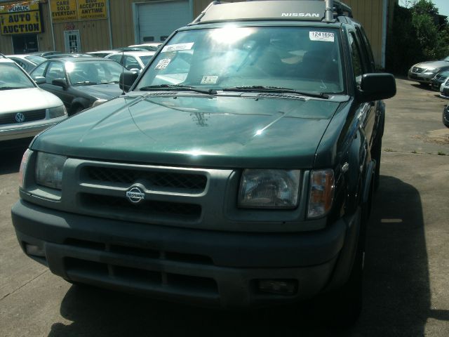 2000 Nissan Xterra AWD W/leatherroof (7pass)