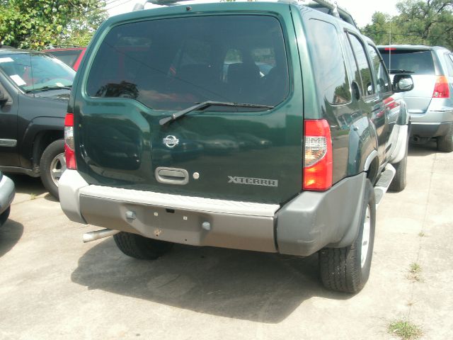 2000 Nissan Xterra AWD W/leatherroof (7pass)