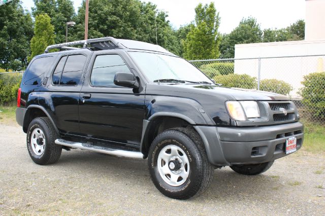 2000 Nissan Xterra AWD W/leatherroof (7pass)