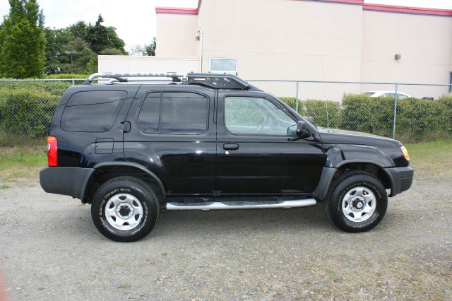 2000 Nissan Xterra AWD W/leatherroof (7pass)