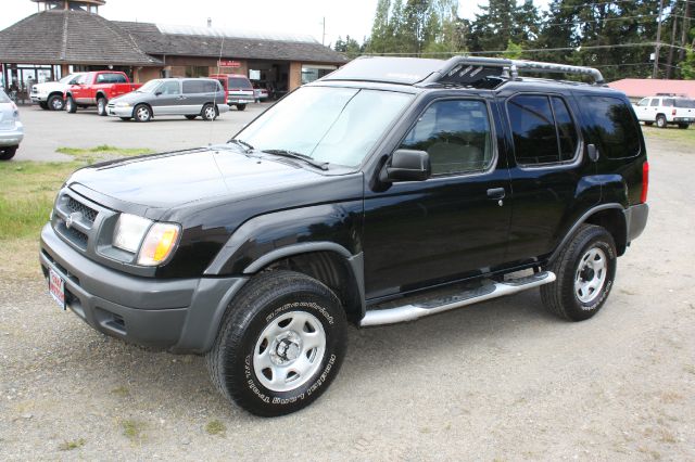 2000 Nissan Xterra AWD W/leatherroof (7pass)