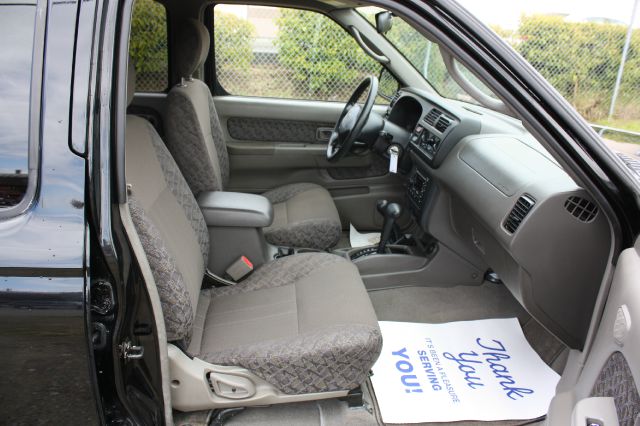 2000 Nissan Xterra AWD W/leatherroof (7pass)