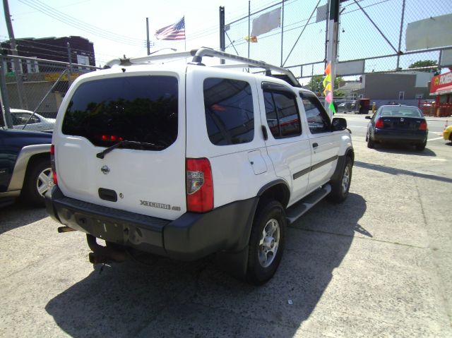 2000 Nissan Xterra AWD W/leatherroof (7pass)