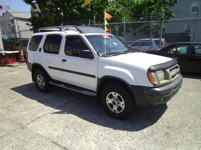 2000 Nissan Xterra AWD W/leatherroof (7pass)