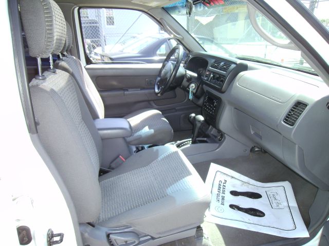 2000 Nissan Xterra AWD W/leatherroof (7pass)