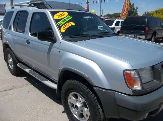 2001 Nissan Xterra AWD W/leatherroof (7pass)