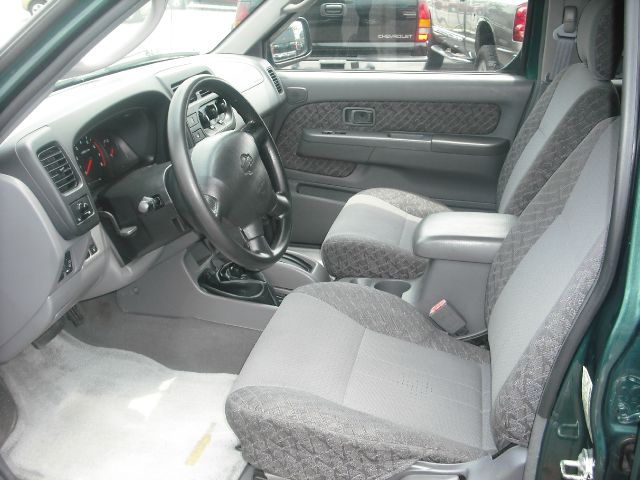 2001 Nissan Xterra AWD W/leatherroof (7pass)