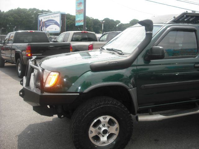 2001 Nissan Xterra AWD W/leatherroof (7pass)