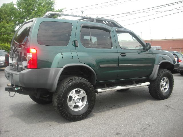 2001 Nissan Xterra AWD W/leatherroof (7pass)