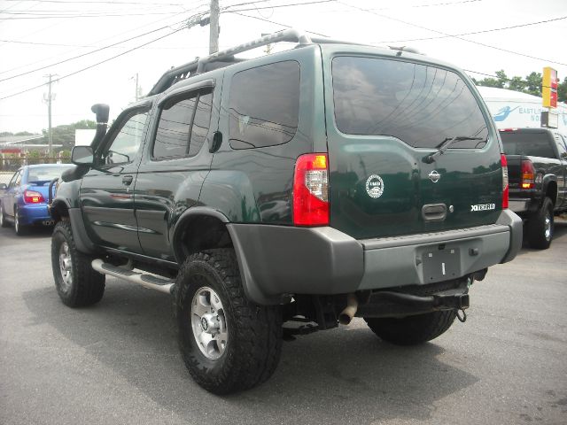 2001 Nissan Xterra AWD W/leatherroof (7pass)