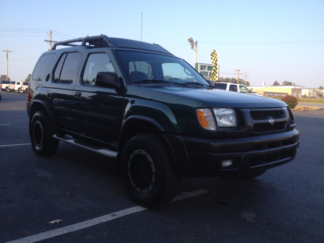 2001 Nissan Xterra AWD W/leatherroof (7pass)