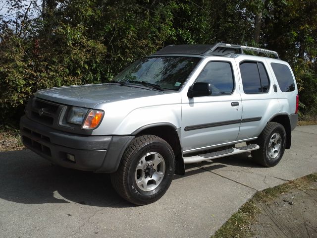 2001 Nissan Xterra AWD W/leatherroof (7pass)