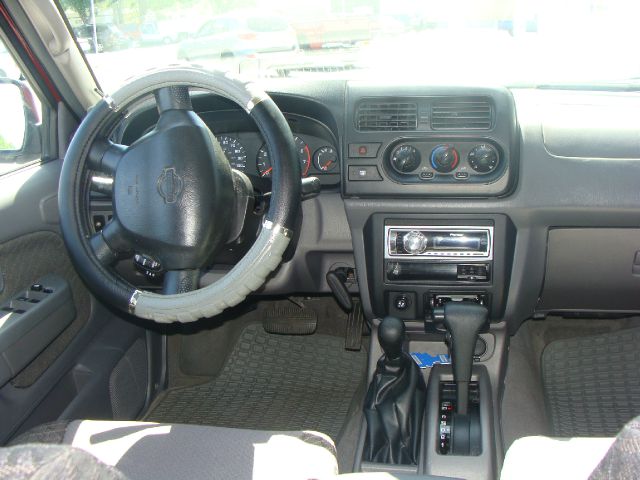 2001 Nissan Xterra AWD W/leatherroof (7pass)