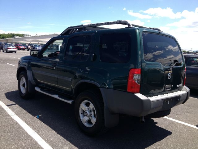 2002 Nissan Xterra AWD W/leatherroof (7pass)