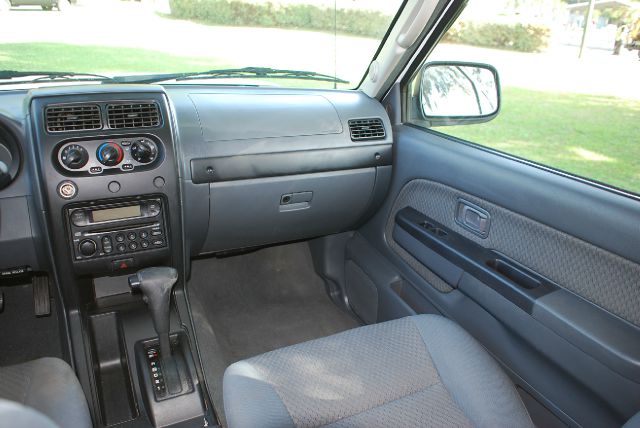 2003 Nissan Xterra LX V-6