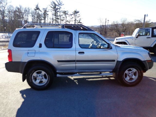 2004 Nissan Xterra AWD W/leatherroof (7pass)