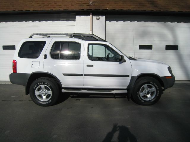 2004 Nissan Xterra AWD W/leatherroof (7pass)