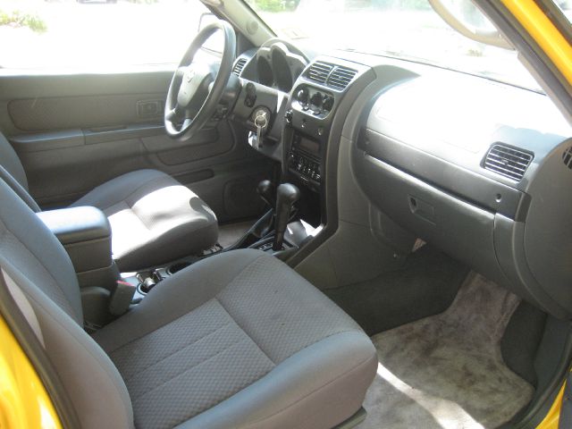 2004 Nissan Xterra AWD W/leatherroof (7pass)