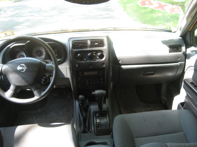 2004 Nissan Xterra AWD W/leatherroof (7pass)