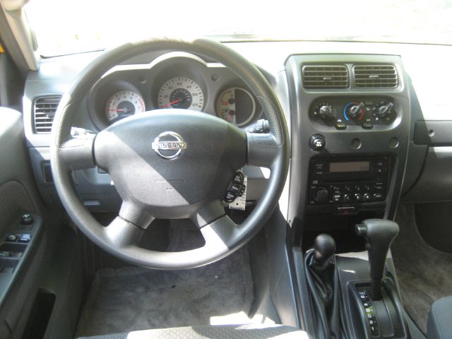 2004 Nissan Xterra AWD W/leatherroof (7pass)