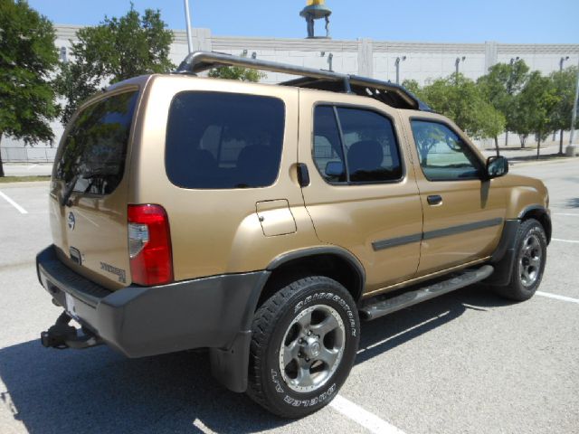 2004 Nissan Xterra AWD W/leatherroof (7pass)