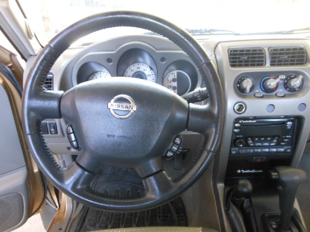 2004 Nissan Xterra AWD W/leatherroof (7pass)