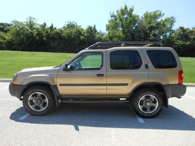 2004 Nissan Xterra AWD W/leatherroof (7pass)