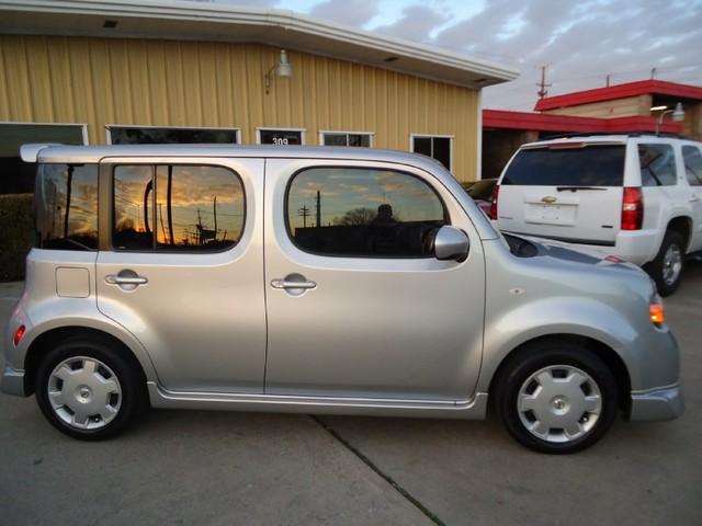 2009 Nissan cube Crew Cab Standard Box 2-wheel Drive SLE