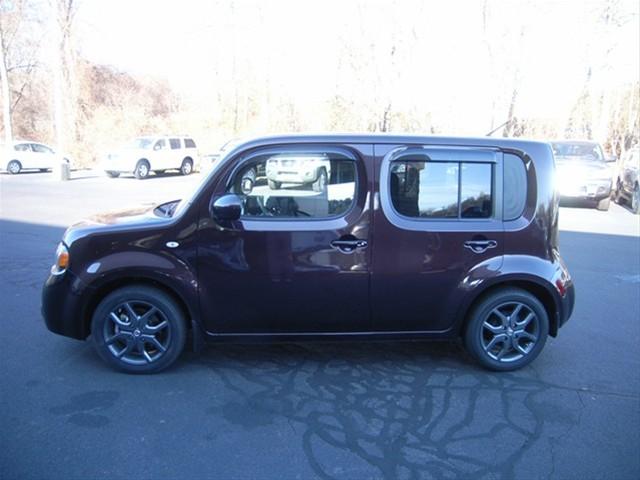 2009 Nissan cube Crew Cab Standard Box 2-wheel Drive SLE