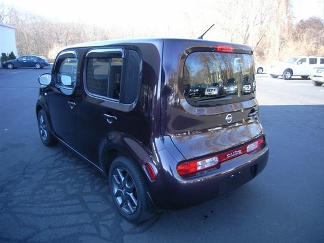 2009 Nissan cube Crew Cab Standard Box 2-wheel Drive SLE