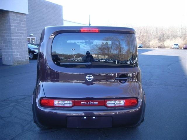 2009 Nissan cube Crew Cab Standard Box 2-wheel Drive SLE