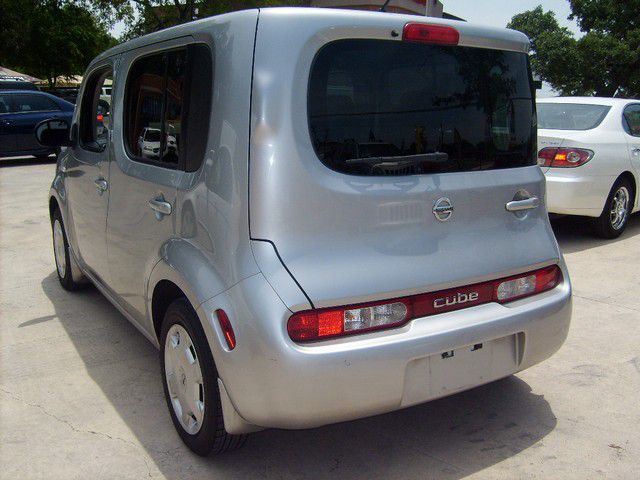 2009 Nissan cube 2dr Roadster 3.0L